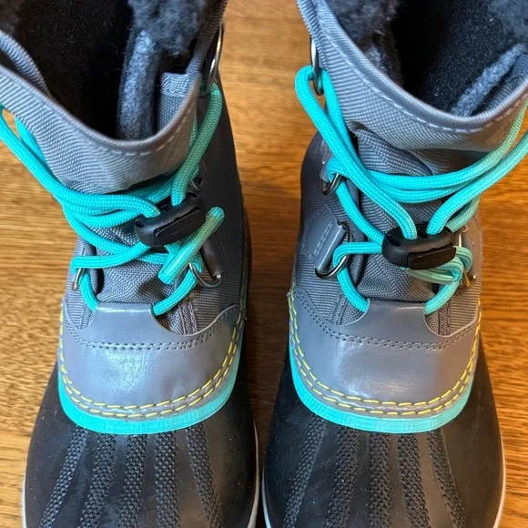 Sorel Kids Waterproof Boots Size 4 - Picture 7 of 7